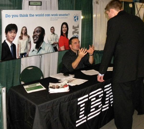 What to Expect at a Career Fair